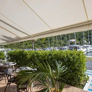 https://blue-sail-hotel.comcaribbean.com